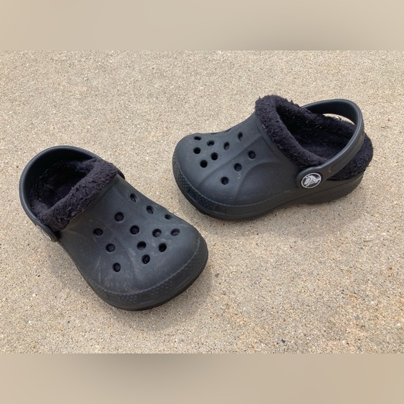 Black size 6-7 toddler Crocs - Picture 7 of 10